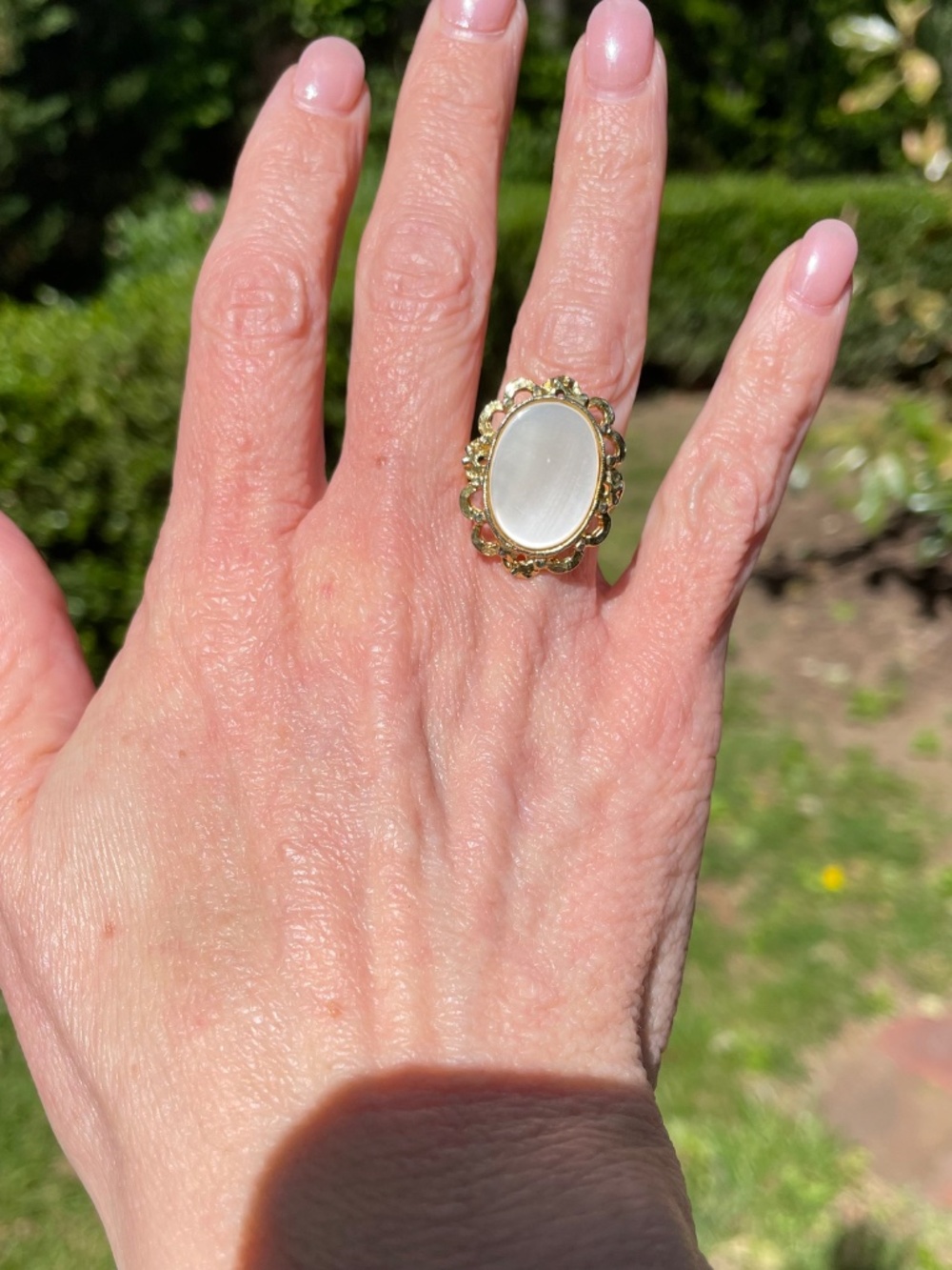 Vintage Scalloped Filigree Ring with Mother of Pearl and Split Adjustable Band - Picture 3 of 7